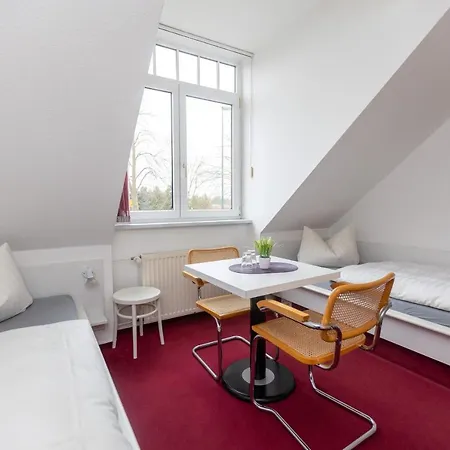 Zum Lindeneck Гостевой дом Lubz