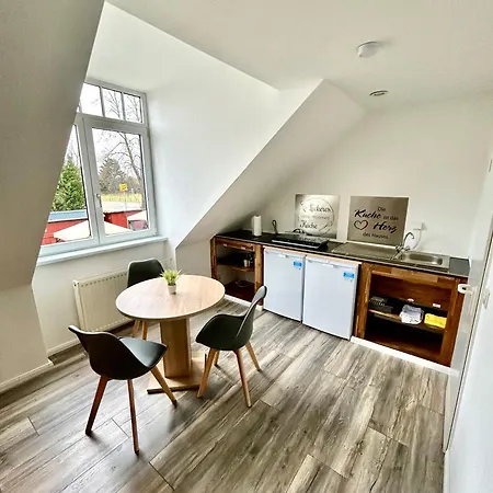 Zum Lindeneck Гостевой дом Lubz