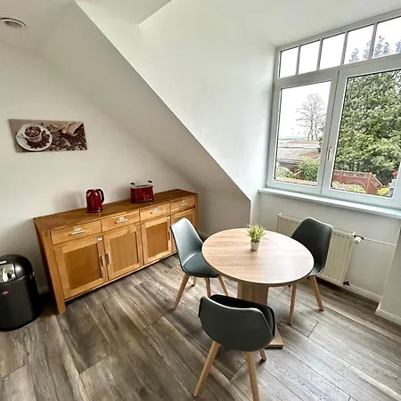 Zum Lindeneck Гостевой дом Lubz