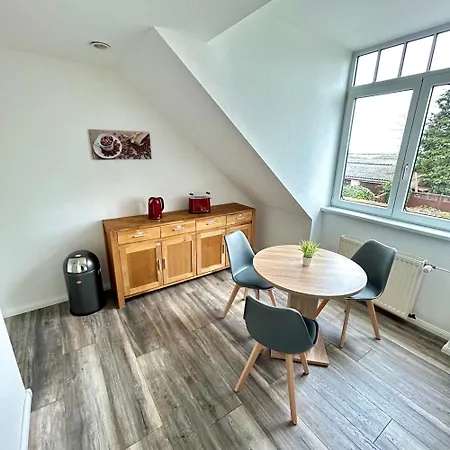 Zum Lindeneck Гостевой дом Lubz